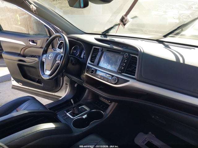 5TDJZRFH2KS608209 Toyota Highlander Xle