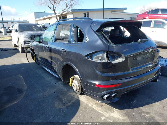 2016 PORSCHE CAYENNE WP1AC2A27GLA86678 Photo 2