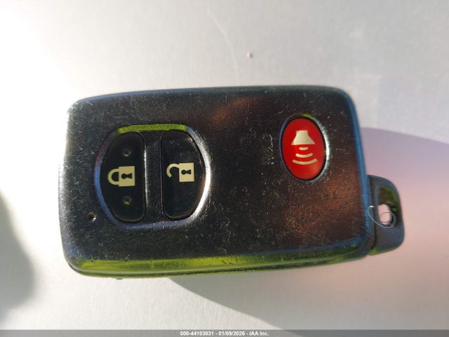 JTDKN3DU1F2001664 Toyota Prius Two