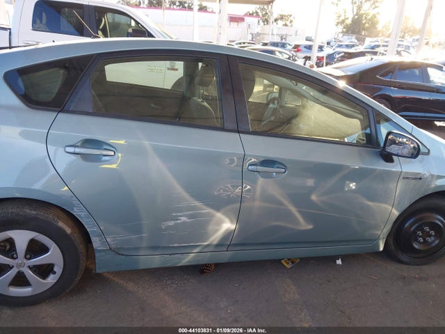 JTDKN3DU1F2001664 Toyota Prius Two