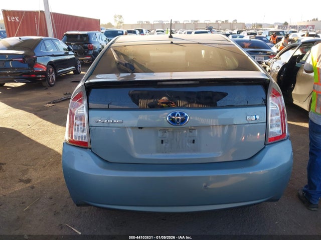 JTDKN3DU1F2001664 Toyota Prius Two
