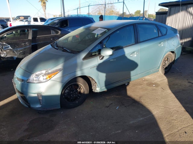 JTDKN3DU1F2001664 Toyota Prius Two