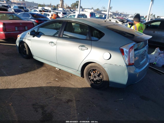 JTDKN3DU1F2001664 Toyota Prius Two