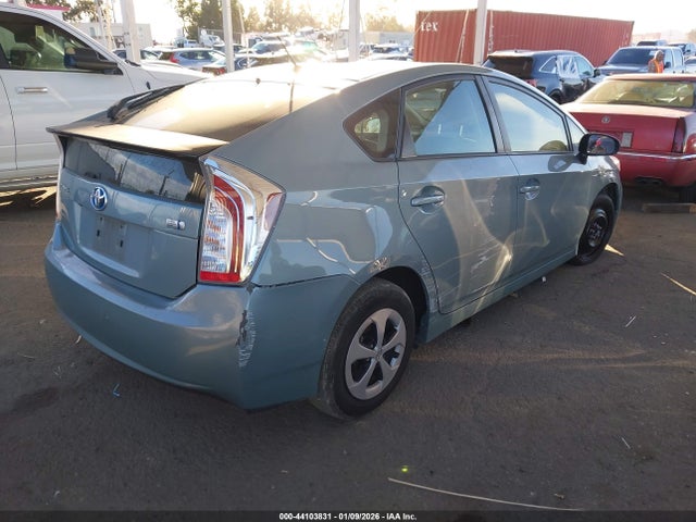JTDKN3DU1F2001664 Toyota Prius Two