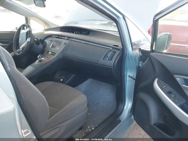 JTDKN3DU1F2001664 Toyota Prius Two