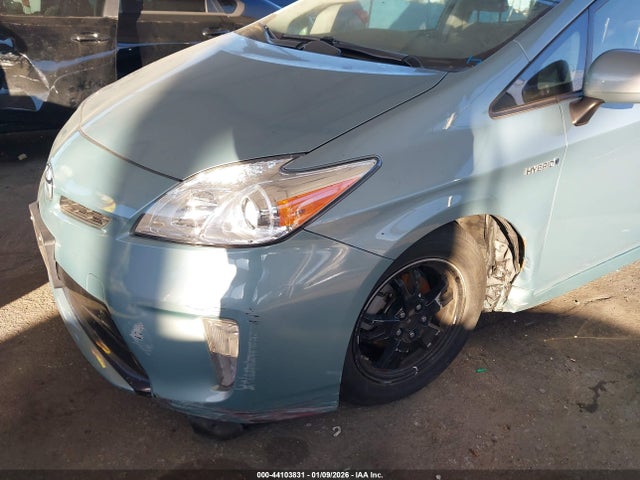 JTDKN3DU1F2001664 Toyota Prius Two
