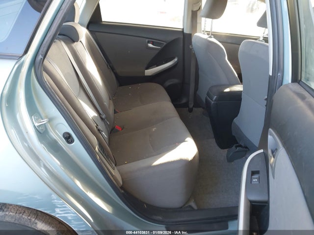 JTDKN3DU1F2001664 Toyota Prius Two
