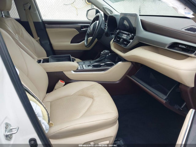 5TDFZRAH5NS130434 Toyota Highlander Platinum
