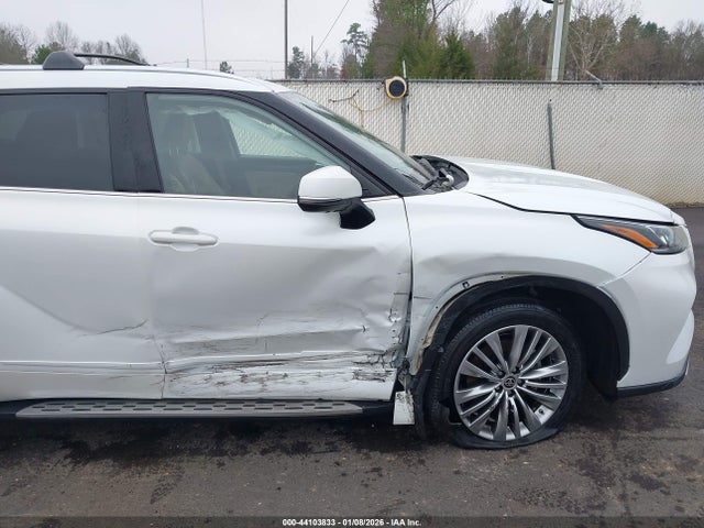 5TDFZRAH5NS130434 Toyota Highlander Platinum