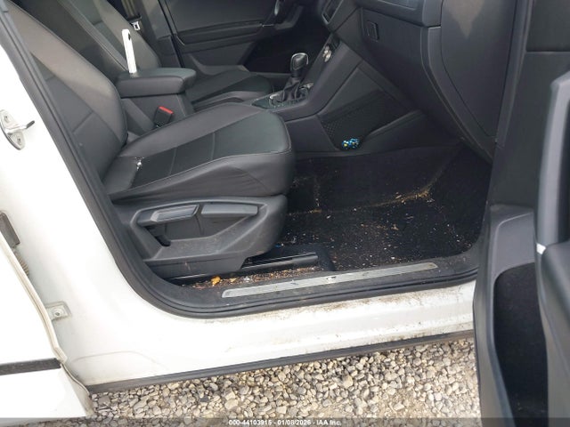 2020 VOLKSWAGEN TIGUAN 3VV3B7AX7LM118030 Photo 4