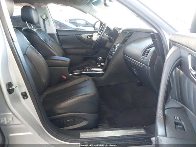 JN8CS1MU8HM141823 Infiniti QX70