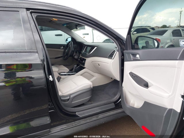 KM8J3CA40JU627771 Hyundai TUCSON SEL