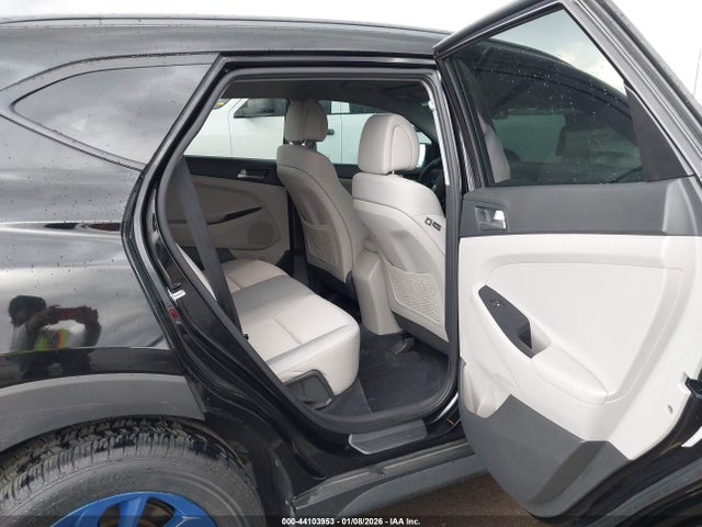KM8J3CA40JU627771 Hyundai TUCSON SEL