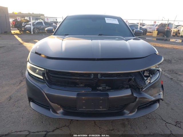 2C3CDXBG5JH318699 Dodge Charger Sxt Rwd