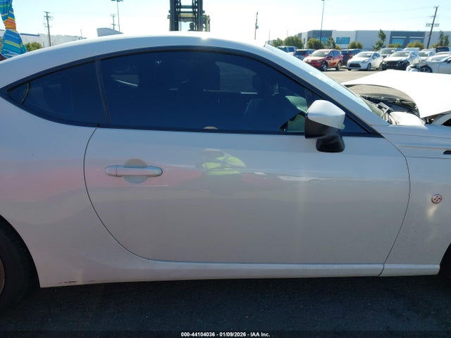 JF1ZNAA14L8753709 Toyota 86