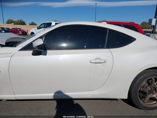 JF1ZNAA14L8753709 Toyota 86