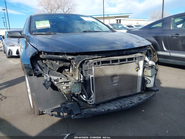 1G1ZD5ST0JF127533 Chevrolet MALIBU LT