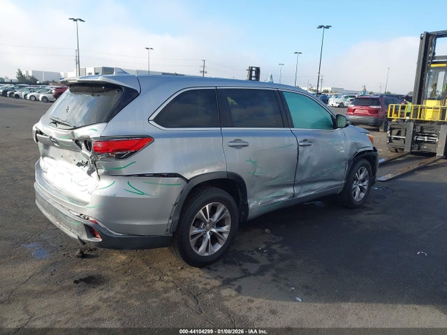 5TDZKRFH2FS080006 Toyota Highlander Le Plus V6