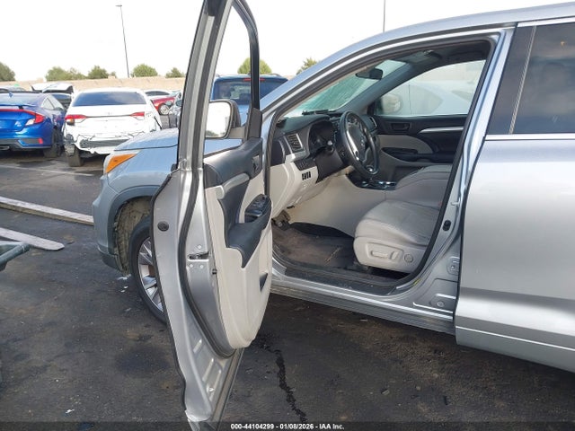 5TDZKRFH2FS080006 Toyota Highlander Le Plus V6
