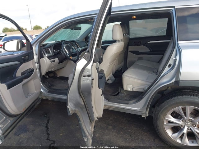 5TDZKRFH2FS080006 Toyota Highlander Le Plus V6