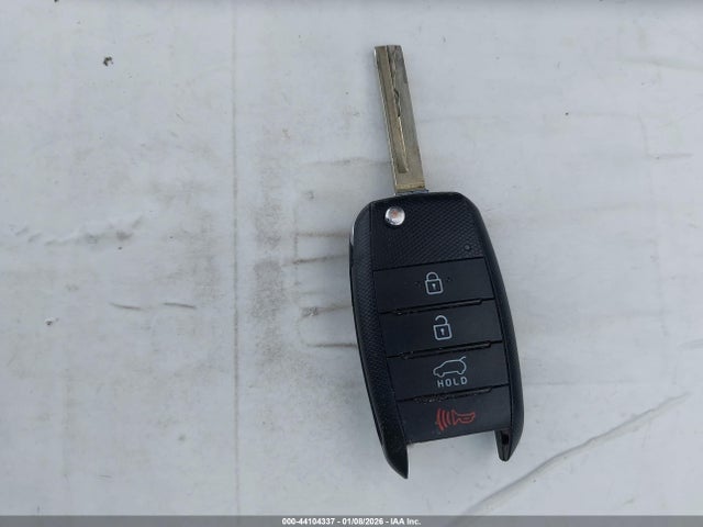 5XYPGDA57JG421821 KIA Sorento 3.3l Lx
