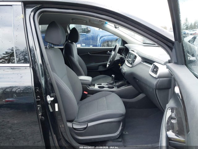 5XYPGDA57JG421821 KIA Sorento 3.3l Lx