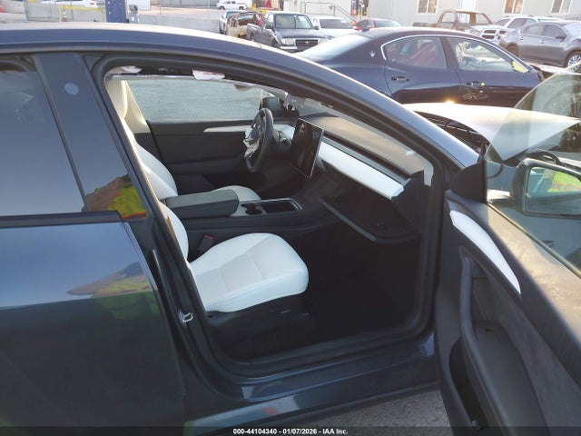 2022 TESLA MODEL Y 7SAYGDEE8NF555705 Photo 4