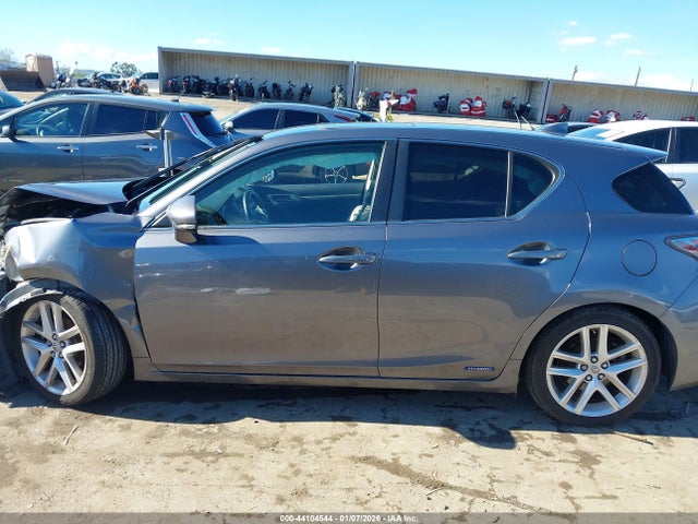 JTHKD5BH8G2271804 Lexus CT 200H