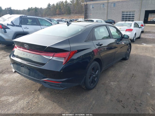 KMHLM4AG7NU220400 Hyundai ELANTRA SEL