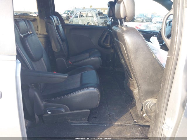 2C4RC1HG7FR638959 Chrysler Town &amp; Country S
