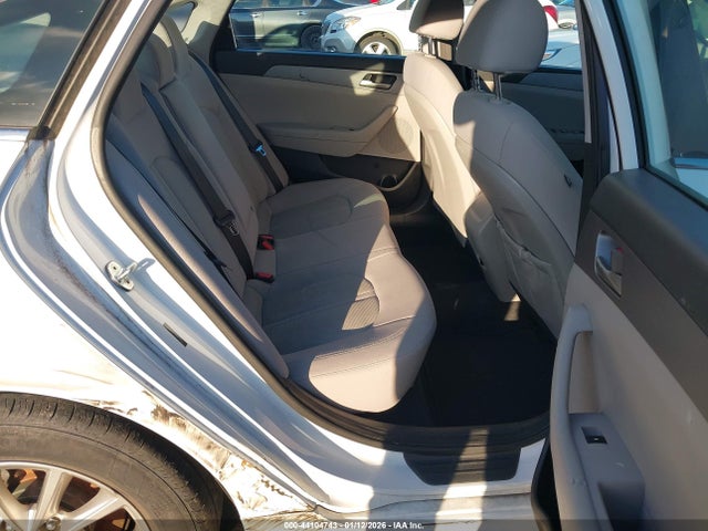 5NPE24AF3JH679132 Hyundai SONATA SE