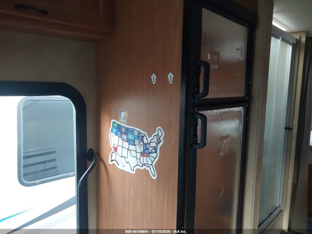 Ford E-450 Cutaway 2016 1FDXE4FS9GDC30165 Image 24