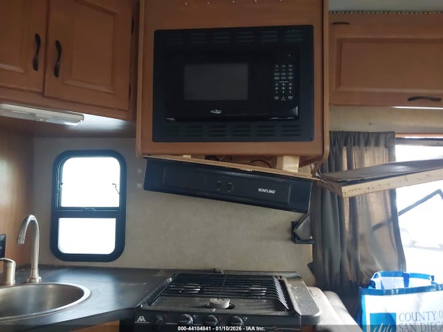 Ford E-450 Cutaway 2016 1FDXE4FS9GDC30165 Image 14
