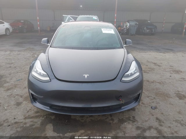 Tesla Model 3 Long Range/performance 2018 5YJ3E1EB8JF081931 Image 13