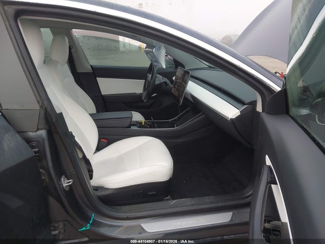 2018 TESLA MODEL 3 5YJ3E1EB8JF081931 Photo 4