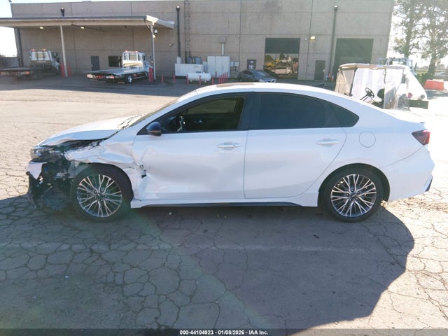 3KPF54AD9NE472006 KIA Forte Gt-line