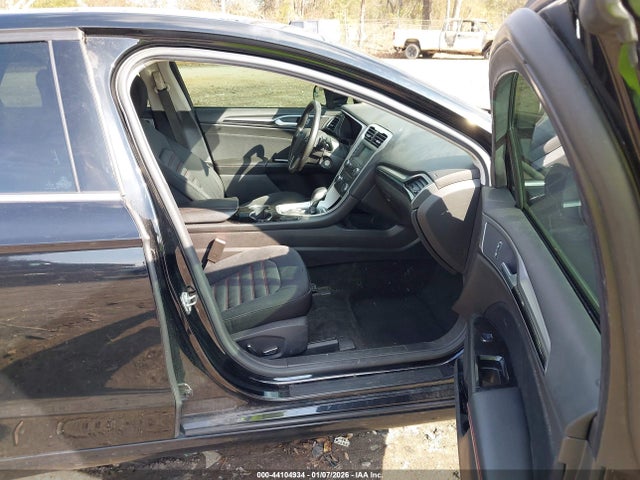 3FA6P0T9XGR264844 Ford FUSION SE