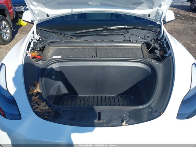 2025 Tesla Model Y Long Range Dual Motor All-wheel Drive მანქანა იყიდება აუქციონზე, vin: 7SAYGAEE8SF291542, აუქციონის ნომერი: 44105001