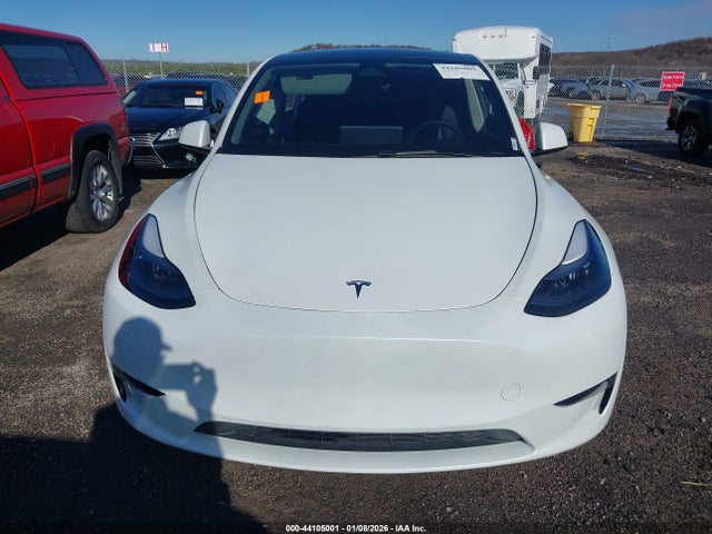 2025 Tesla Model Y Long Range Dual Motor All-wheel Drive მანქანა იყიდება აუქციონზე, vin: 7SAYGAEE8SF291542, აუქციონის ნომერი: 44105001