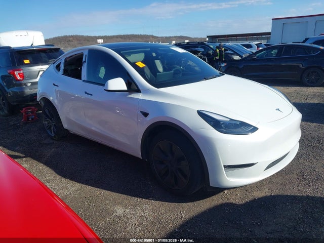 2025 Tesla Model Y Long Range Dual Motor All-wheel Drive მანქანა იყიდება აუქციონზე, vin: 7SAYGAEE8SF291542, აუქციონის ნომერი: 44105001