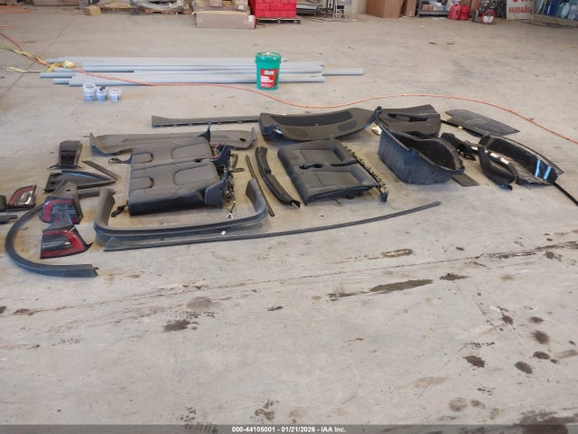 2025 Tesla Model Y Long Range Dual Motor All-wheel Drive მანქანა იყიდება აუქციონზე, vin: 7SAYGAEE8SF291542, აუქციონის ნომერი: 44105001