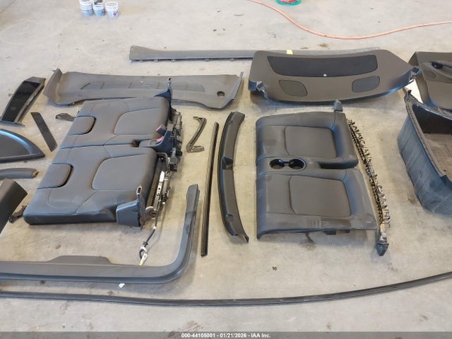 2025 Tesla Model Y Long Range Dual Motor All-wheel Drive მანქანა იყიდება აუქციონზე, vin: 7SAYGAEE8SF291542, აუქციონის ნომერი: 44105001