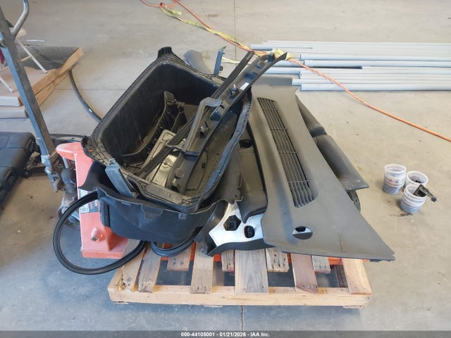 2025 Tesla Model Y Long Range Dual Motor All-wheel Drive მანქანა იყიდება აუქციონზე, vin: 7SAYGAEE8SF291542, აუქციონის ნომერი: 44105001