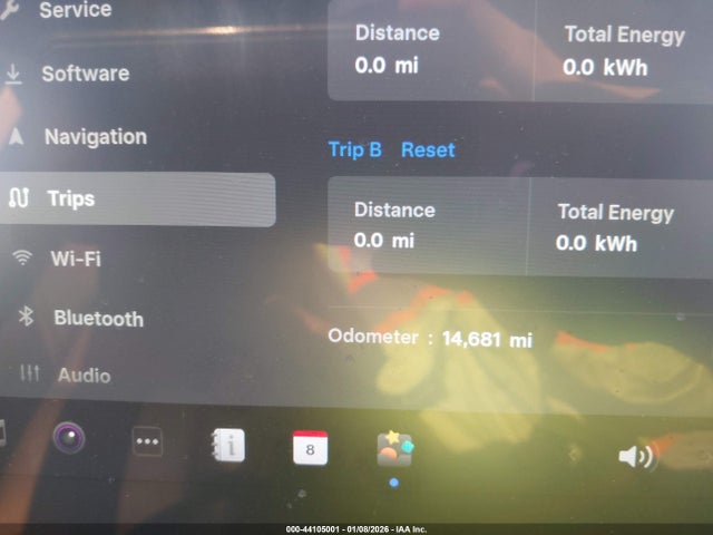 2025 Tesla Model Y Long Range Dual Motor All-wheel Drive მანქანა იყიდება აუქციონზე, vin: 7SAYGAEE8SF291542, აუქციონის ნომერი: 44105001