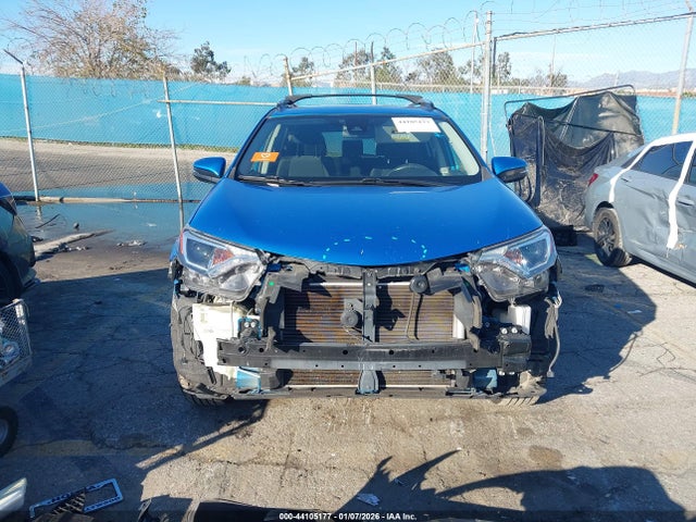 Toyota Rav4 Xle 2018 JTMWFREV5JD121201 Image 13
