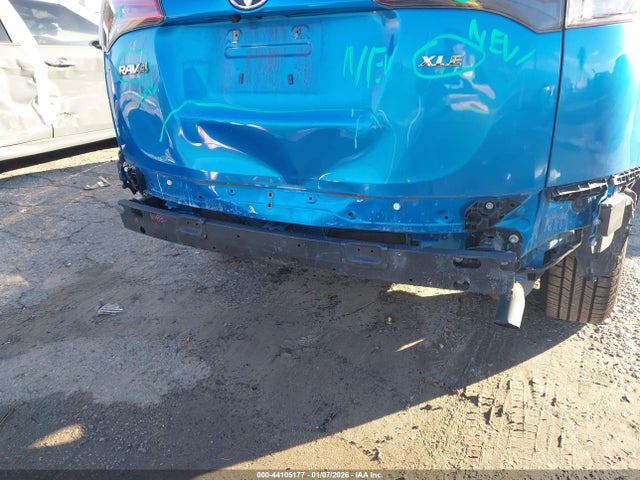 Toyota Rav4 Xle 2018 JTMWFREV5JD121201 Image 18