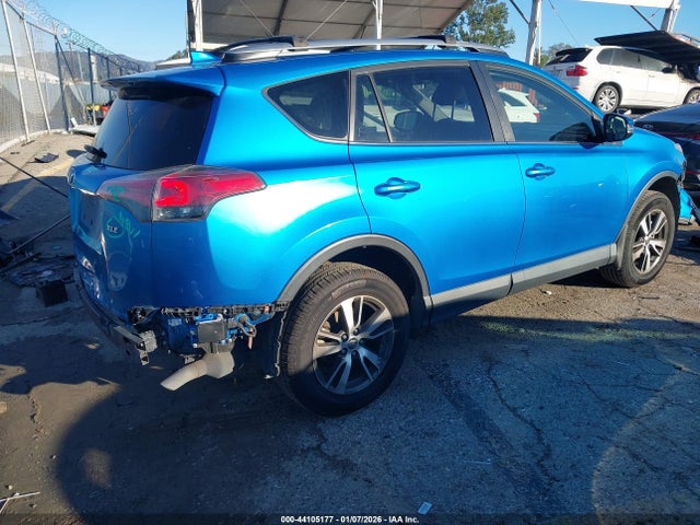 Toyota Rav4 Xle 2018 JTMWFREV5JD121201 Image 4