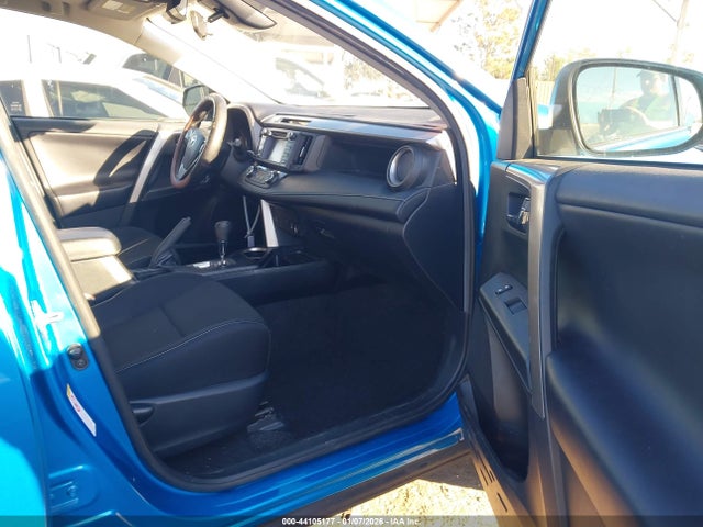 Toyota Rav4 Xle 2018 JTMWFREV5JD121201 Image 5