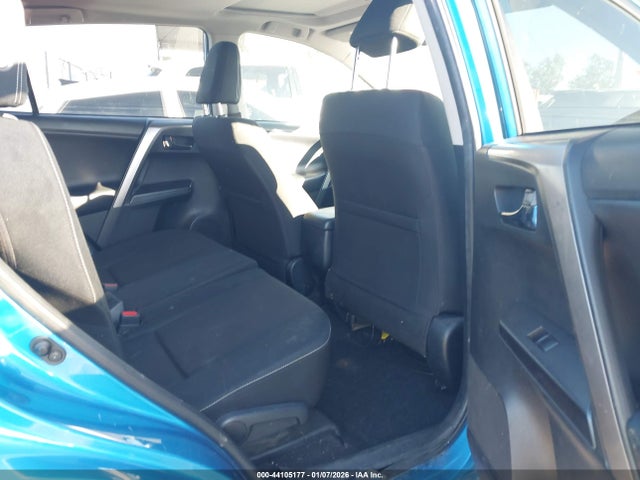 Toyota Rav4 Xle 2018 JTMWFREV5JD121201 Image 8