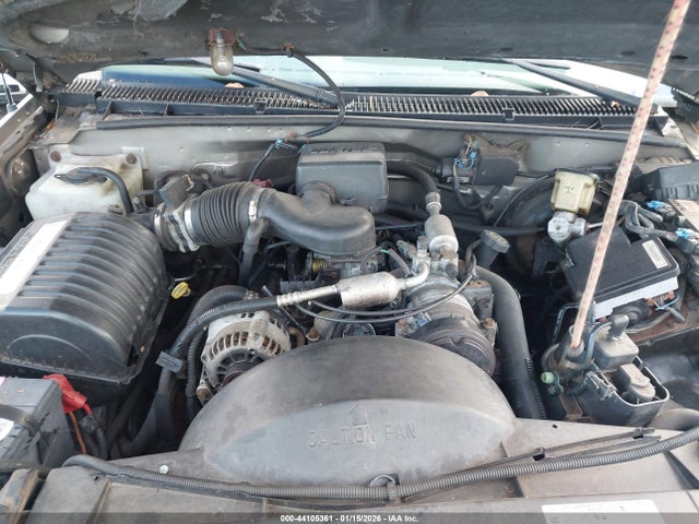 Auction sale of the 1999 Chevrolet K2500, vin: 1GCGK24R3XR718645, lot number: 44105361